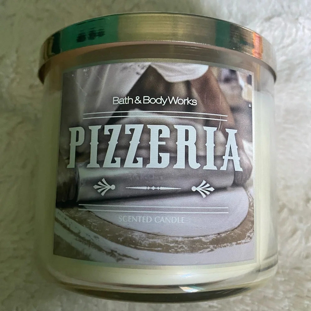 RARE🔥 NEW Bath and Body Works Pizzeria 3-Wick Candle - Picture 2 of 4